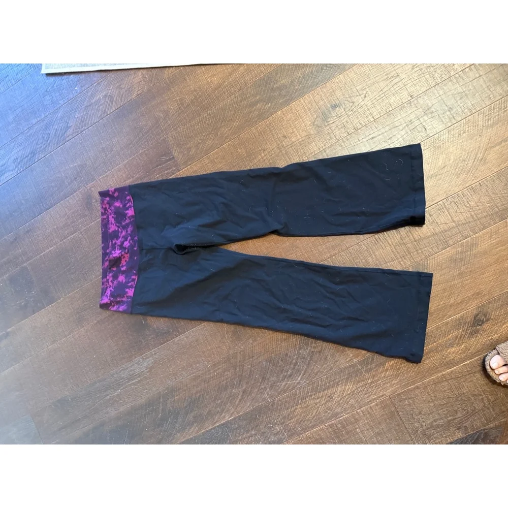 Women's Lululemon Pants Black Pink Size 12 purple waistband flare - Picture 4 of 5
